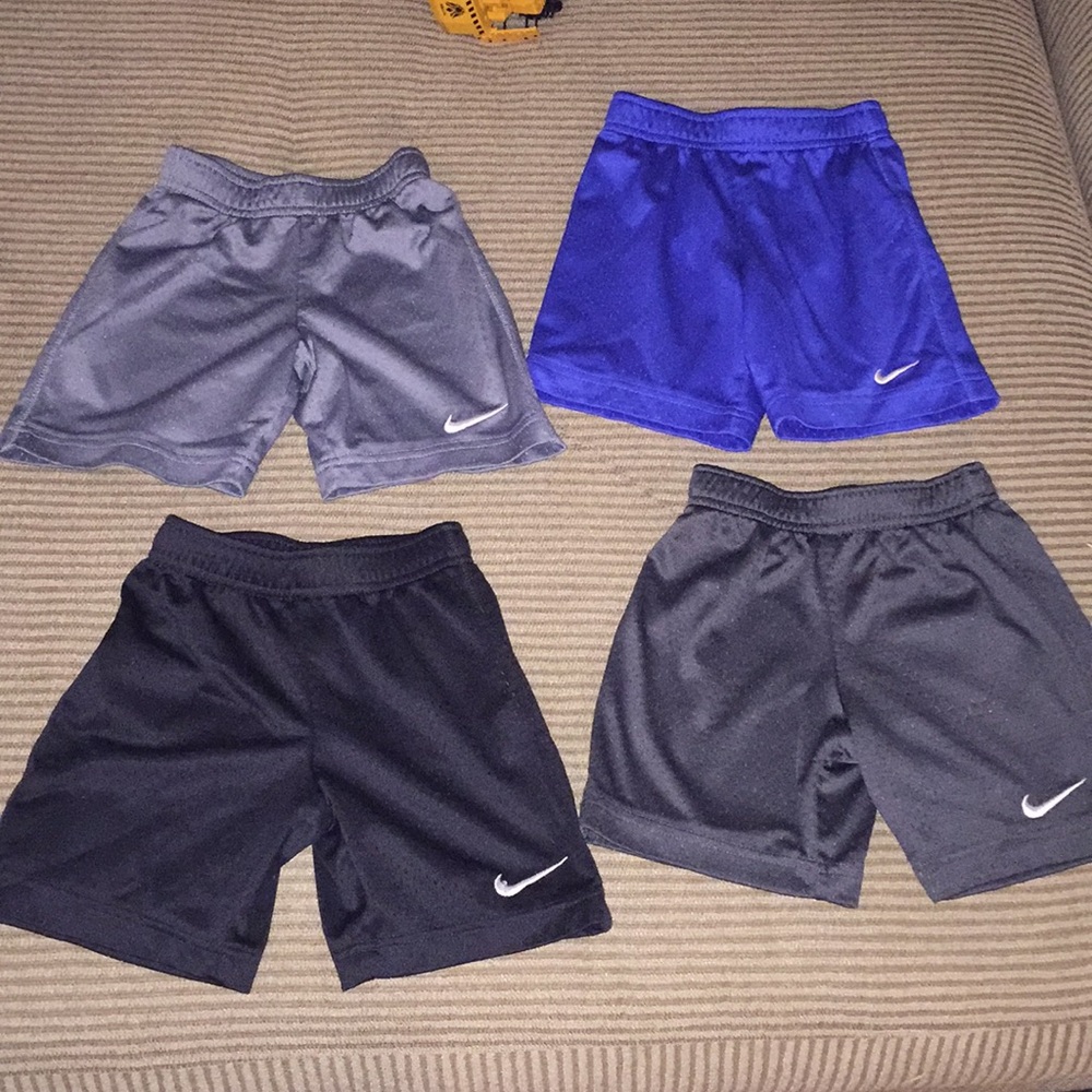 Nike jersey bundle. Size 4.